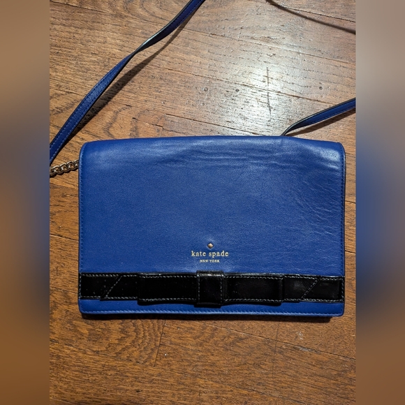 kate spade Handbags - EUC Kate Spade Bow Crossbody